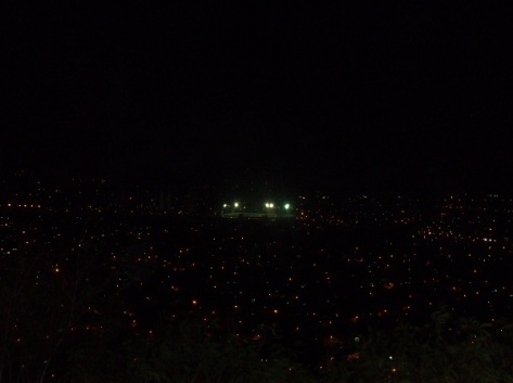 Foto tomada desde la Loma de la Cruz, donde se observa el Estadio Calixto García, esa noche jugaba Matanzas contra Holguín 